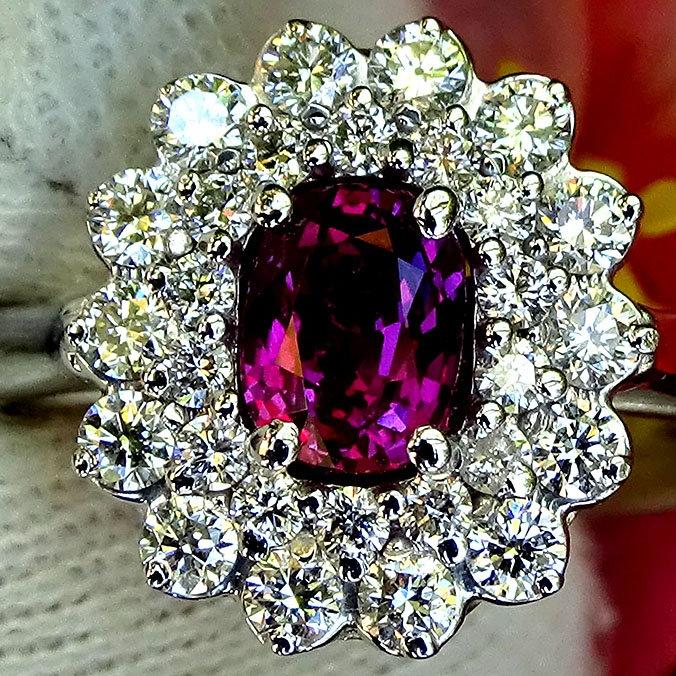 Natural Red Ruby and diamond ring  18 kt gold - Shiat