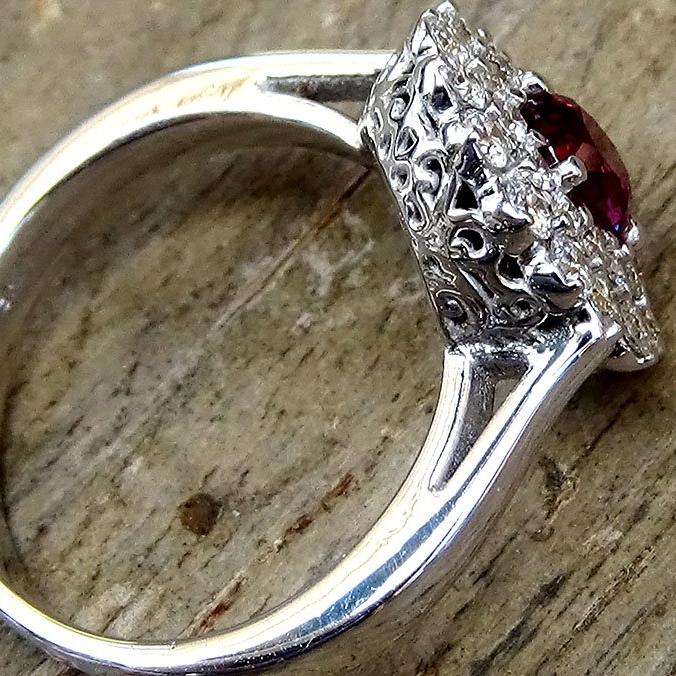 Natural Red Ruby diamond ring  18 kt gold - Shiat