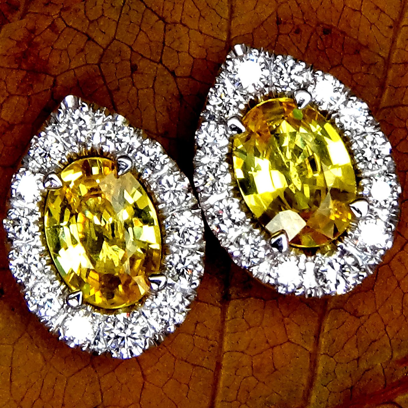 Yellow Sapphire and diamonds stud - Shilat