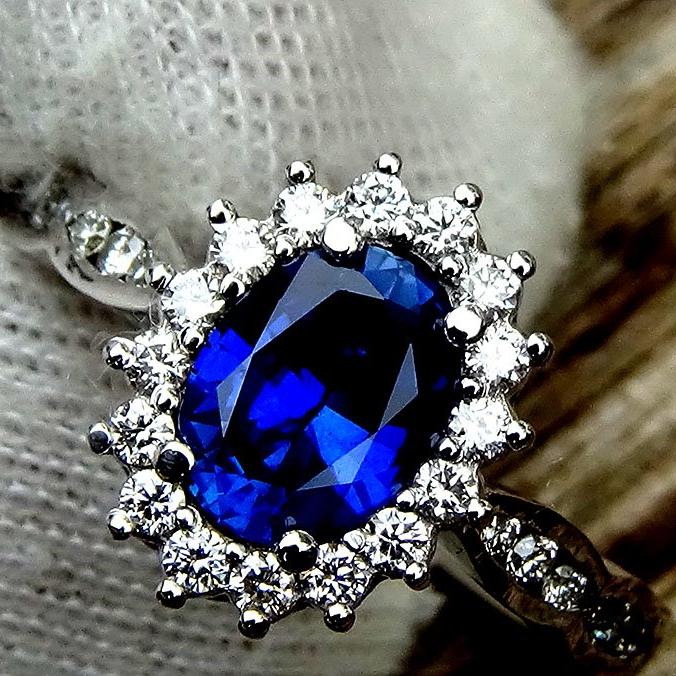 Royal blue sapphire diamond 18kt gold ring - Shilat