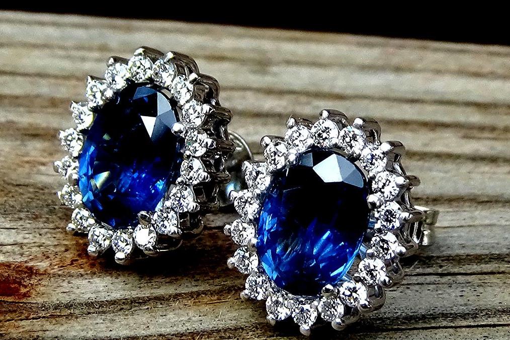 blue sapphire diamond stud earrings in 18kt - Shilat