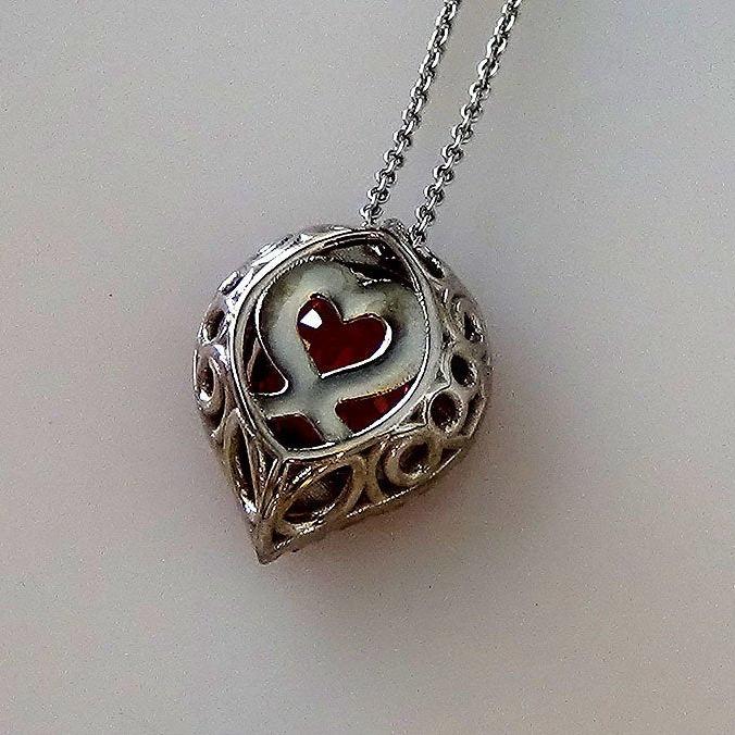 Red sapphire pendant - Shilat