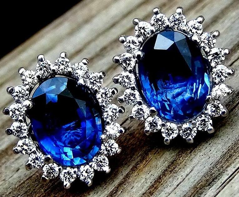 blue sapphire and diamond stud earrings in 18kt - Shilat