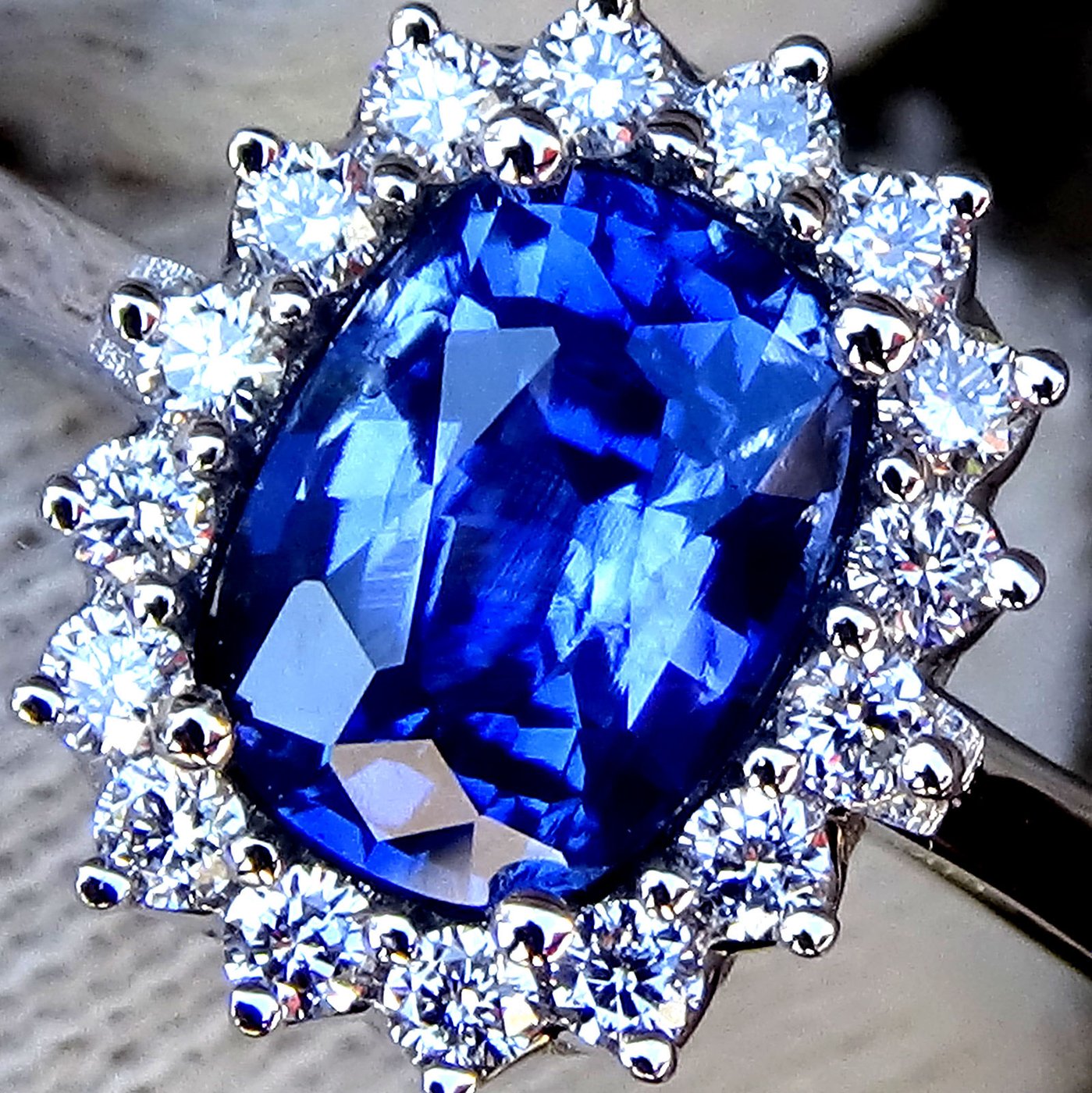 natural blue sapphire and diamond 18kt gold ring - Shilat